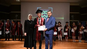 Hem vali hem de veli olarak katıldı