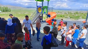Van'da çocuklar bayram heyecanını erken yaşadı