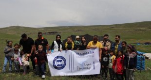 Marmara Üniversitesi öğrencileri, bayramda çocukları sevindirdi