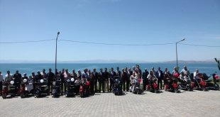 Bitlis'te 15 engelliye akülü araç teslimi yapıldı