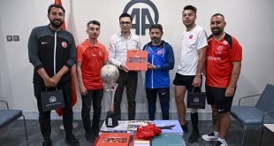 Ampute Futbol Milli Takımı, şampiyonluk kupasıyla AA'yı ziyaret etti