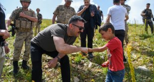 Tunceli Valisi Tekbıyıkoğlu, Feracan Tepe Yaylası'ndaki göçerleri ziyaret etti