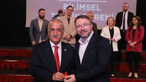 Atatürk Üniversitesi'nde bilimsel teşvik töreni