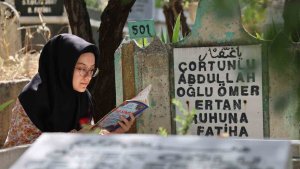 Elazığ'da bayram arefesinde kabir ziyareti