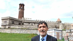 Ürüşan: "Kurbanlarınızı ehil kasaplara kestirin"