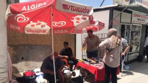 Konteyner çarşıda esnafın bayram mesaisi