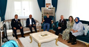 Ardahan Valisi Hayrettin Çiçek, şehit aileleri ve gazilere bayram ziyareti yaptı