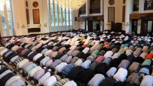 Malatya'da vatandaşlar bayram namazı için camileri doldurdu