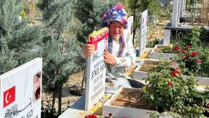 Malatya'da mezarlıklarda acı ve hüzün bir arada