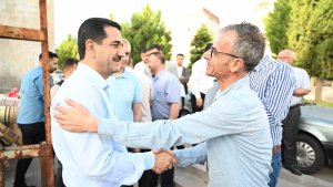 Başkan Taşkın, bayram namazı sonrası vatandaşlarla bayramlaştı