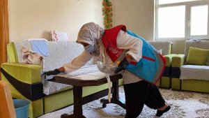 "Vefa" ekibi yaşlı ve hastaların yardımına koşuyor