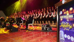 Erzincan'da farklı meslek gruplarından insanların bir araya geldiği "Kardeşlik Korosu" ilk konserini verdi