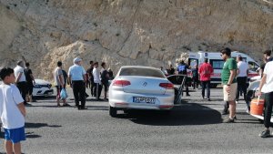 İki aracın çarpıştığı kazada AK Parti Belde Başkanı hayatını kaybetti