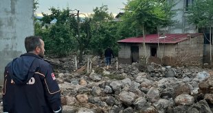 Kars'ta sel nedeniyle bazı ev ve ahırlarda hasar oluştu