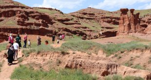 Narman Peribacaları bayram tatilinde turistleri ağırlıyor