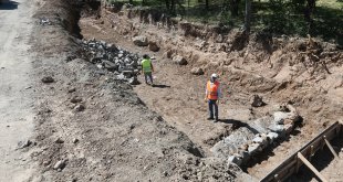 Kars Valisi Polat, selden etkilenen köylerde incelemelerde bulundu: