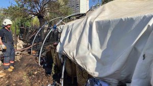 Çadır yangını itfaiye tarafından söndürüldü