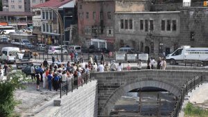 Tren yolcuları Bitlis'in doğal ve tarihi mekanlarını gezdi