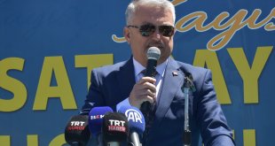 Malatya'da kent protokolü kayısı hasadına katıldı