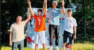 Yüksekovalı tekerlekli kayak sporcuları şampiyonluk sevinci yaşıyor