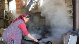 Karnavas'ta pekmez zamanı