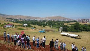 Muş'ta rüzgar enerji santrali inşaatı protesto edildi