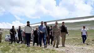 Vali Çiftçi'den göçerlere ziyaret