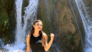 Sıcaktan kaçan Girlevik Şelalesi'nde serinliyor