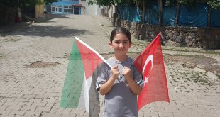 Filistin'e destek yürüyüşleri sosyal medyada yer alan miniklerden "Gazze'de çocuklar ölmesin" mesajı