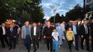 Trafiğe kapatılan Ordu Caddesi renkli görüntülere sahne oldu