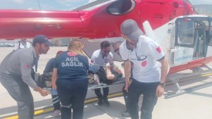 Göğüs ağrısı şikayeti olan hasta için helikopter ambulans havalandı