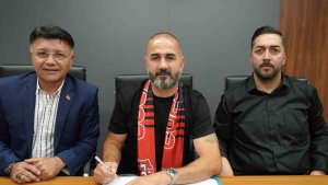 24 Erzincanspor teknik direktör Gökhan Ünal ile 1 yıllık sözleşme imzaladı