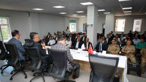 Vali Çelik: "Çocuklarımızın yarınları için hep beraber çalışacağız''