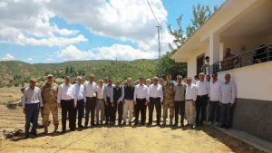 Kendi imkanlarıyla sondaj vurup içme suyuna kavuştular