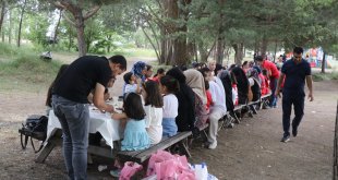 Ağrı'da Kızılay gönüllüleri çocuklarla piknikte bir araya geldi