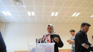 Van'daki İranlı seçmenler ikinci tur seçimleri için oy kullandı