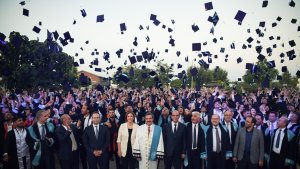 Malatya Turgut Özal Üniversitesi'nde mezuniyet heyecanı
