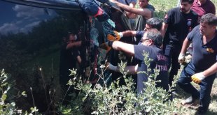 Malatya'da bahçeye devrilen otomobilin sürücüsü yaralandı