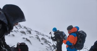 Ağrı Dağı'nda zorlu zirve tırmanışı tamamlandı