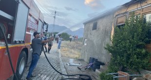 Ovacık'ta bir evin balkonunda çıkan yangın söndürüldü