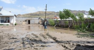 Van'da taşkından zarar gören mahallede çalışmalar sürüyor