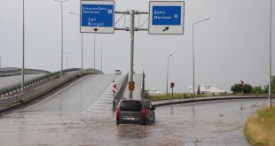 Erzurum ile Ağrı'da sağanak, Palandöken'in zirvesinde ise dolu etkili oldu