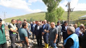 Vali Koç, sel felaketinin yaşandığı köylerde incelemelerde bulundu