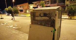 Elektrik panoları tehlike saçıyor