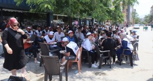 Iğdır Belediyesinin iş akdine son verdiği 204 işçi eylemlerini sürdürüyor