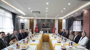 Ağrı Valisi Koç'tan atanan kaymakamlara veda yemeği