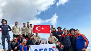 AFAD personeli 15 Temmuz şehitleri için Artos Dağı'na tırmandı