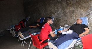 Ağrı ve Iğdır'da Kerbela şehitleri anmasına katılanlardan bazıları kan bağışında bulundu