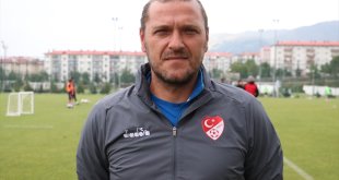 Futbolun ustaları Palandöken'de antrenörlüğe hazırlanıyor