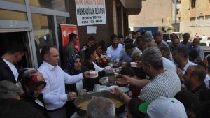 Bulanık Kaymakamlığı 2 bin kişiye aşure dağıttı